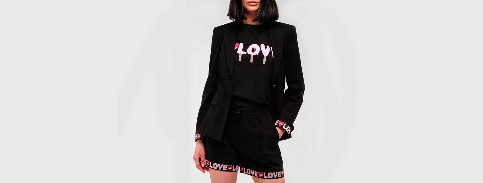 Женские короткие шорты Love Moschino