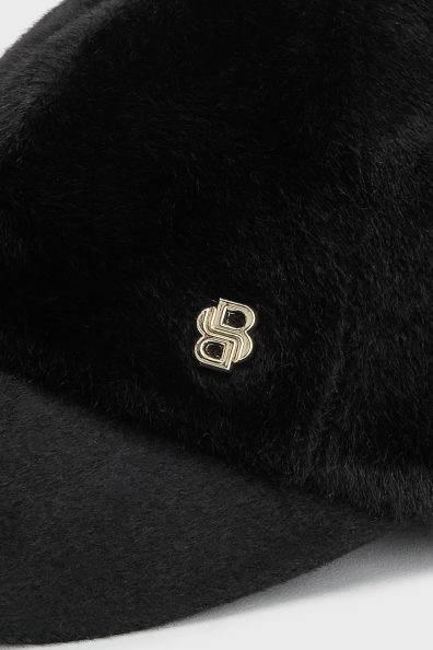 Женская черная кепка с логотипом