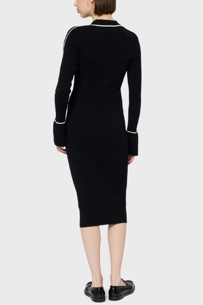 Женское приталенное платье с воротником