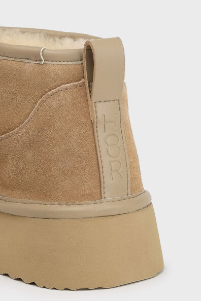 Замшевые угги песочного цвета