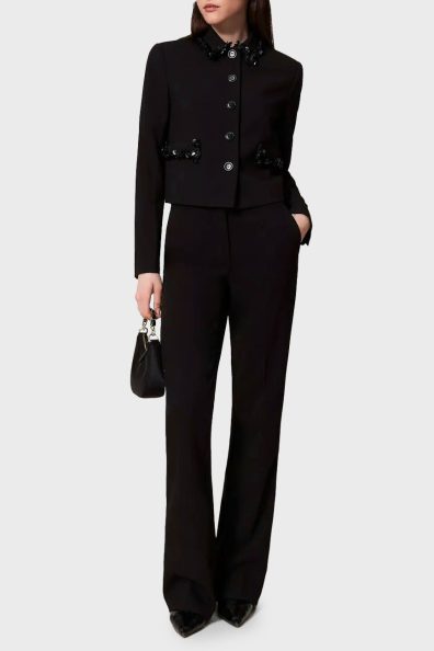 Чорний укорочений жакет з паєтками