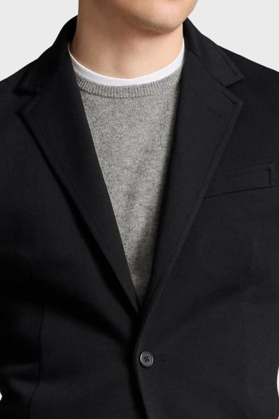 Чоловічий чорний приталений піджак