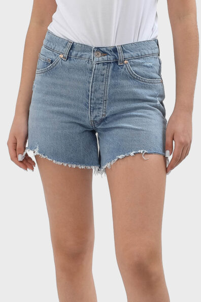 Короткие голубые джинсовые шорты