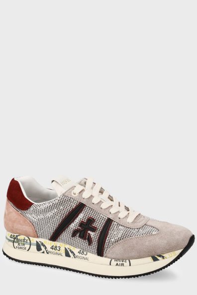 Женские кроссовки с брендовым логотипом