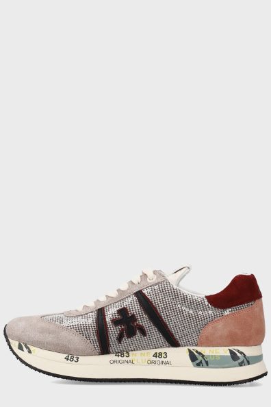 Женские кроссовки с брендовым логотипом