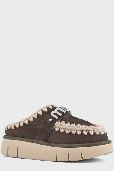 Сабо коричневого кольору з металевим логотипом фото 4 Сабо коричневого кольору з металевим логотипом