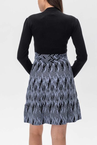 Трикотажное платье с высокой горловиной