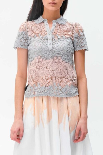 Двоколірна жіноча блуза з вишивками