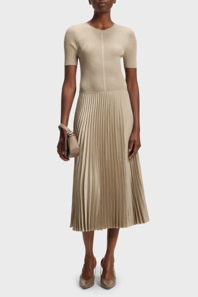 Сукня бежевого кольору з плісованою спідницею фото 3 Сукня бежевого кольору з плісованою спідницею