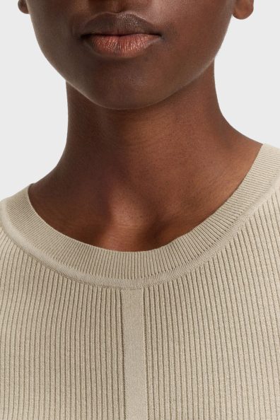 Сукня бежевого кольору з плісованою спідницею фото 2 Сукня бежевого кольору з плісованою спідницею