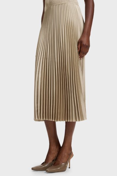 Сукня бежевого кольору з плісованою спідницею фото 4 Сукня бежевого кольору з плісованою спідницею