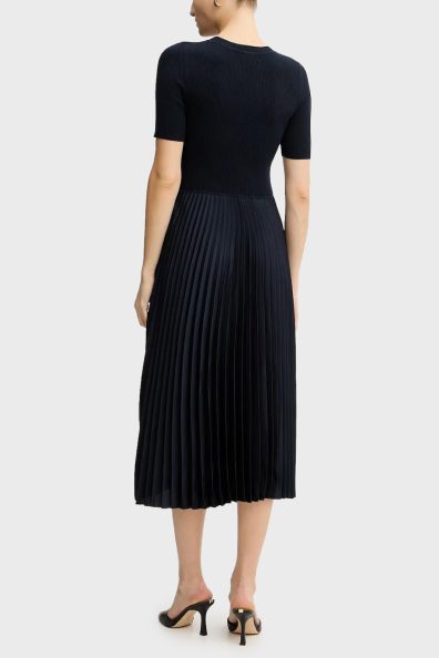 Сукня синього кольору з плісованою спідницею фото 1 Сукня синього кольору з плісованою спідницею