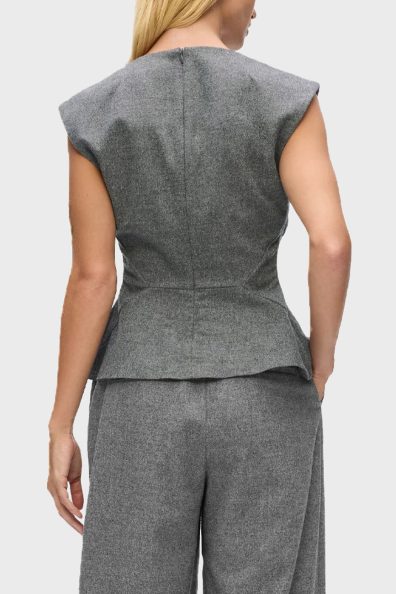Женская блуза серого цвета без рукавов фото 1 Женская блуза серого цвета без рукавов
